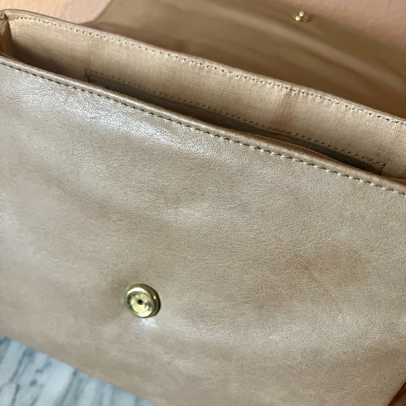 Tan Purse - Picture 2 of 7